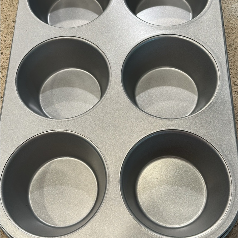 Pampered Chef Silver Muffin Pan